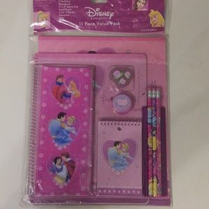 🌸.  Disney 11 pièce stationary